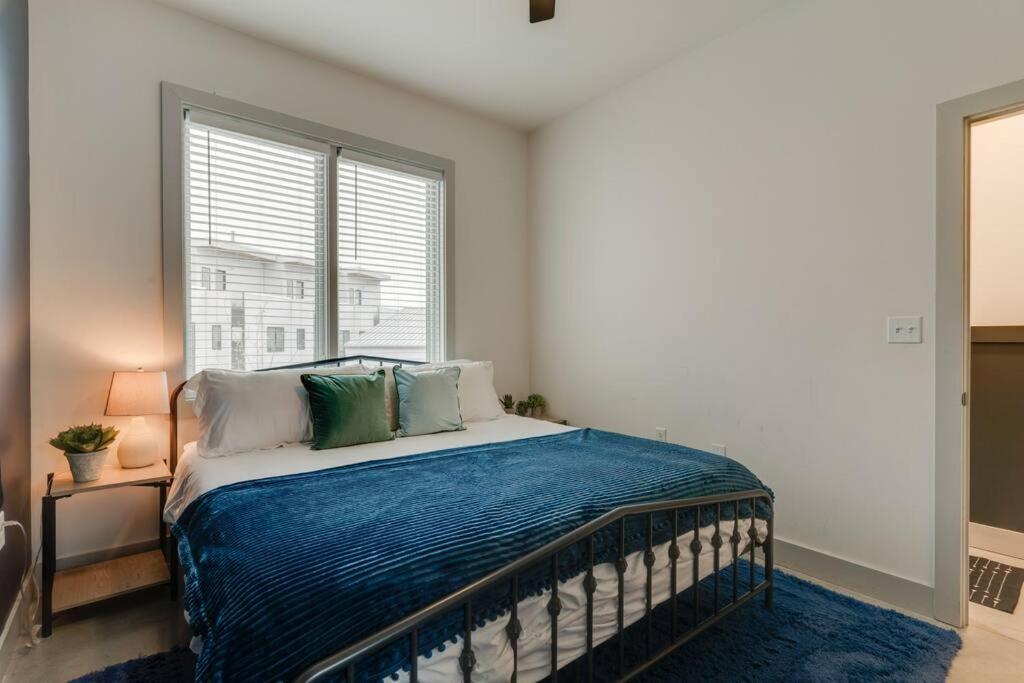 Chic Condo, 2Mi To Downtown, Sleeps 8, By Geodis Нэшвилл Экстерьер фото